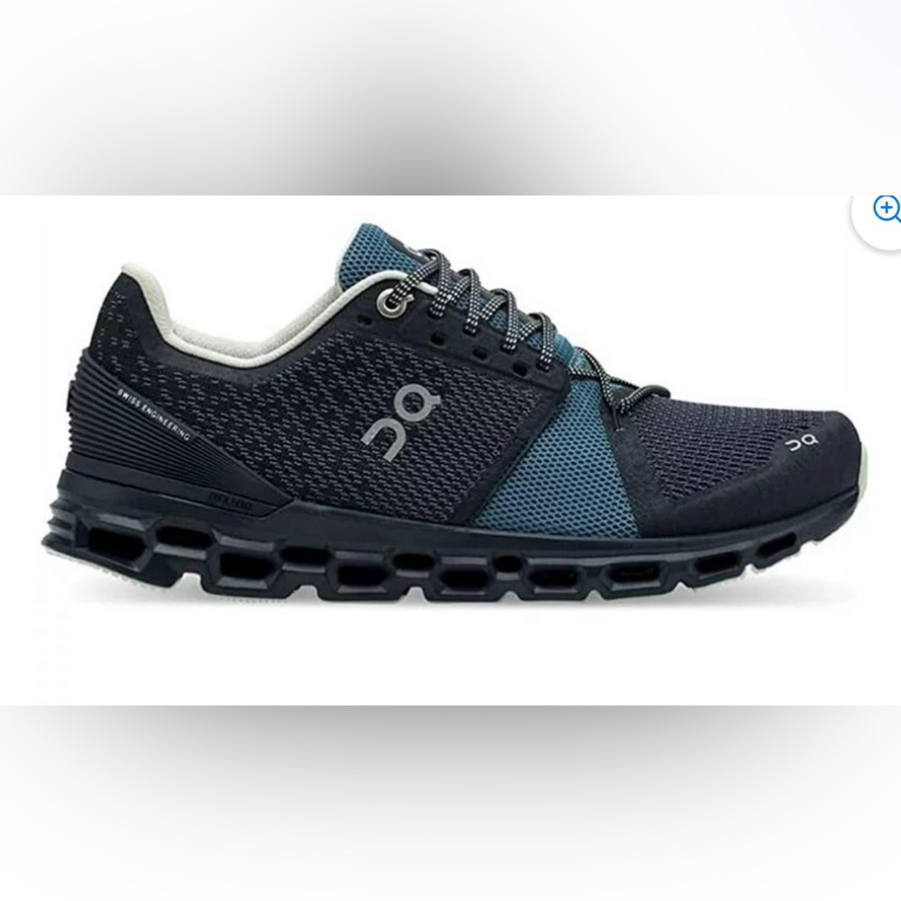 On cloudstratus women’s 7.5
